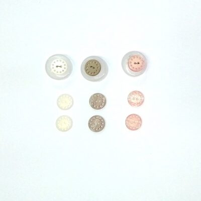 läpiommeltava nappi