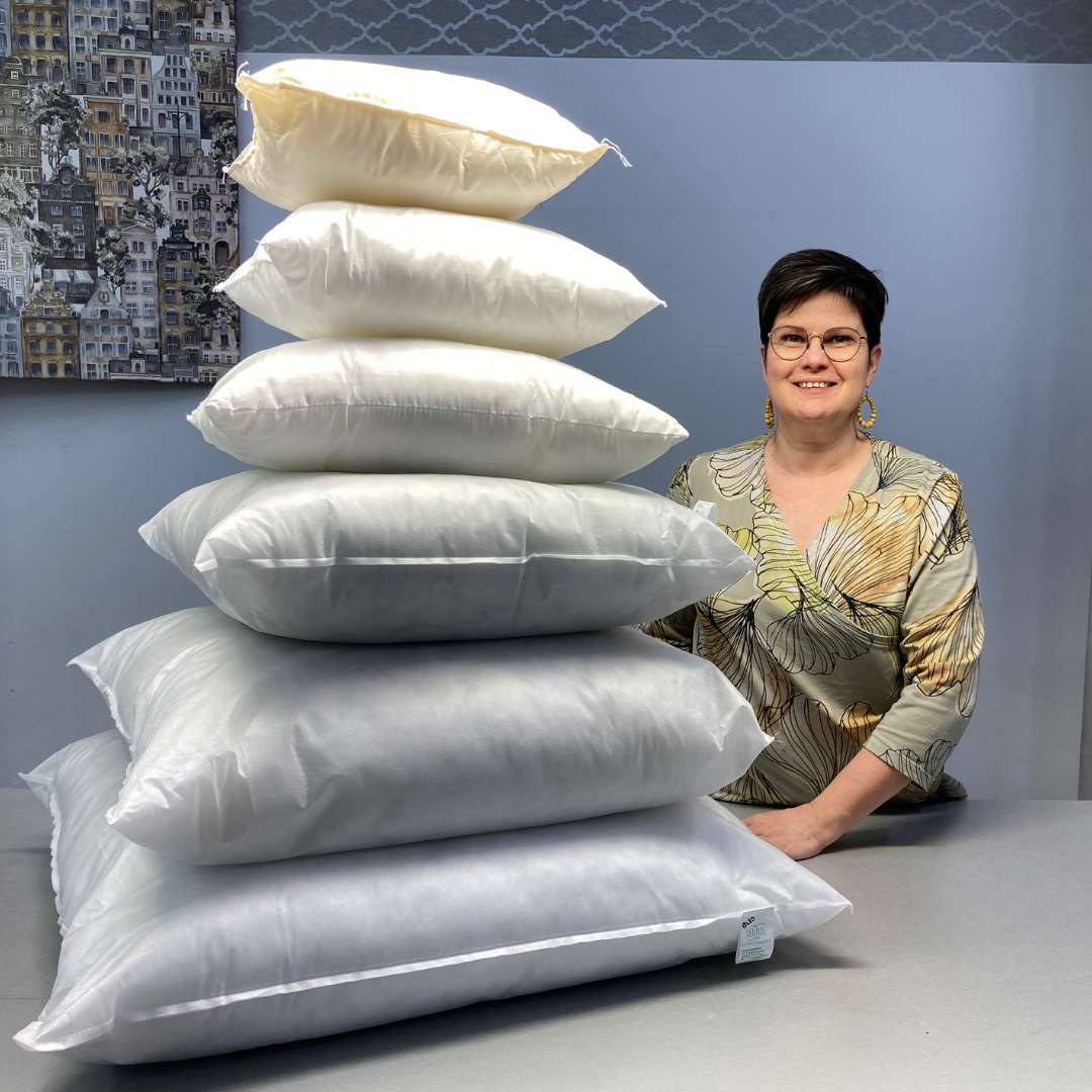 Meiltä löydät 13 erilaista kotimaista sisätyyny vaihtoehtoa. Pyöreä sisätyyny Ø40 cm. 27x55 cm sisätyyny sopii erinomaisesti selän tai käden tueksi istuttaessa. 35x55 cm sisätyyny sängylle tai sohvalle. 35x70 cm sisätyyny sängylle tai sohvalle. 40x40 cm sisätyyny sängylle, sohvalle tai nojatuoliin. 40x60 cm sisätyyny sängylle tai sohvalle. 45x45 cm sisätyyny on yleisin koristetyynyn koko. 50x50 cm sisätyyny sohvalle tai sängylle. 50x140 cm sisätyyny sängylle päädyksi tai vartalotyynyksi.